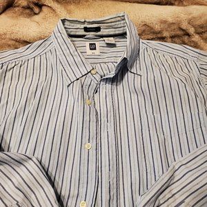 Mens long-sleeved Gap shirt